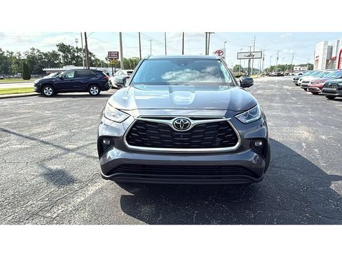 Certified 2024 Toyota Highlander Limited AWD/4WD image 2