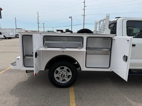 Used 2025 Ford F350 XLT AWD/4WD image 7