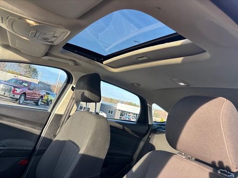 Used 2017 Ford Focus SEL image 7