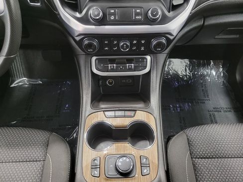 Used 2023 GMC Acadia SLE w/ Driver Convenience Package image 17