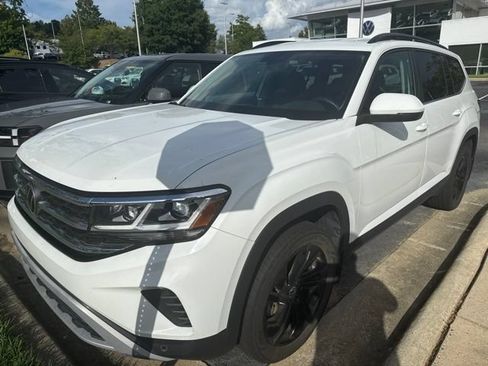 Used 2023 Volkswagen Atlas SE w/ Black Wheel Package AWD/4WD image 12