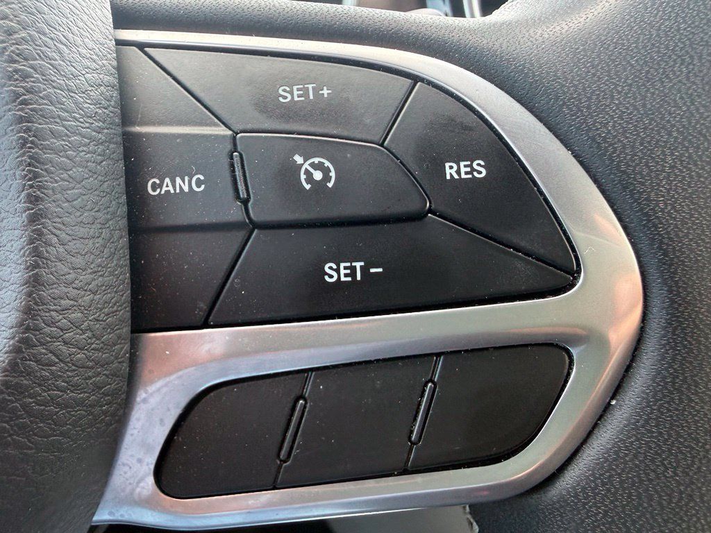 Used 2023 Chrysler Voyager LX FWD image 17