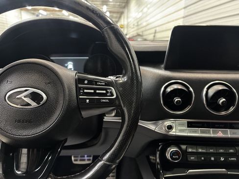 Used 2018 Kia Stinger GT2 image 16