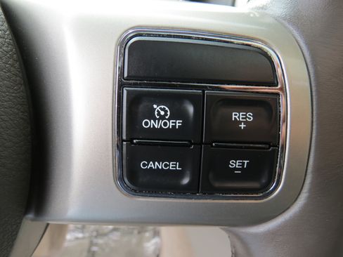 Used 2012 Jeep Grand Cherokee Laredo image 15