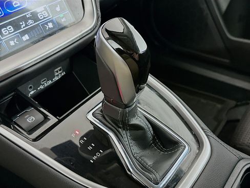 Used 2025 Subaru Outback Premium image 24