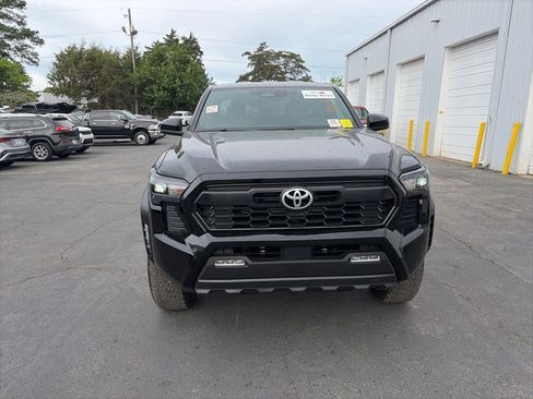 Used 2025 Toyota Tacoma TRD Off-Road image 2