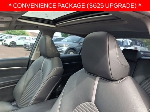 Used 2018 Toyota Camry SE w/ Moonroof Package FWD image 14