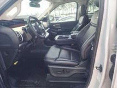 Used 2025 Ford Expedition Platinum w/ Driver's Package AWD/4WD image 14