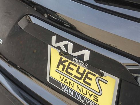 Used 2024 Kia Niro LX image 11