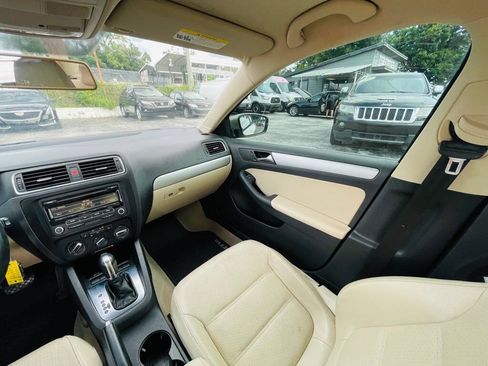 Used 2013 Volkswagen Jetta SE FWD image 17