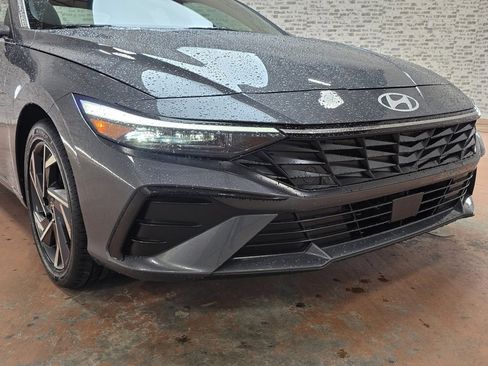 New 2025 Hyundai Elantra Limited image 8