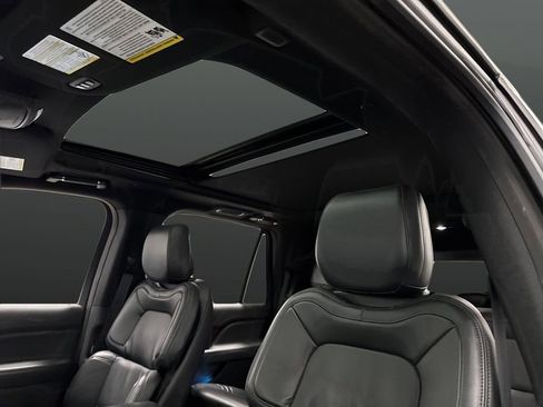 Used 2024 Lincoln Navigator Premiere image 7