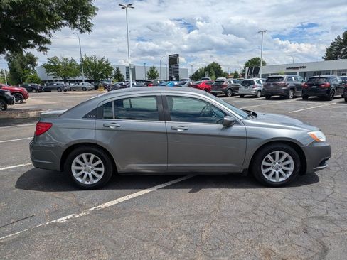 Used 2012 Chrysler 200 Touring FWD image 4