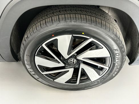 Used 2025 Volkswagen Atlas SE FWD image 11