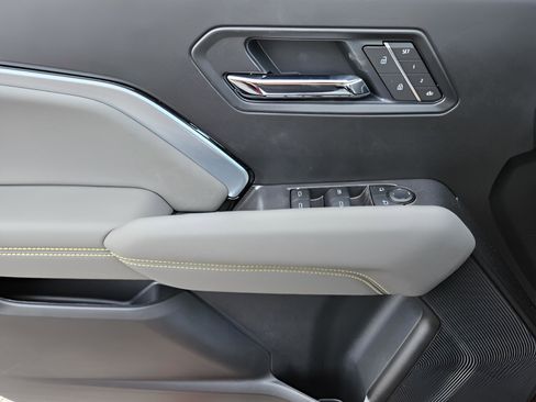 New 2026 Chevrolet Colorado ZR2 w/ Technology Package image 17