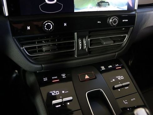 Used 2023 Porsche Macan AWD/4WD image 21