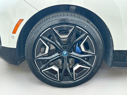 Used 2024 BMW iX xDrive50 w/ Premium Package AWD/4WD image 31