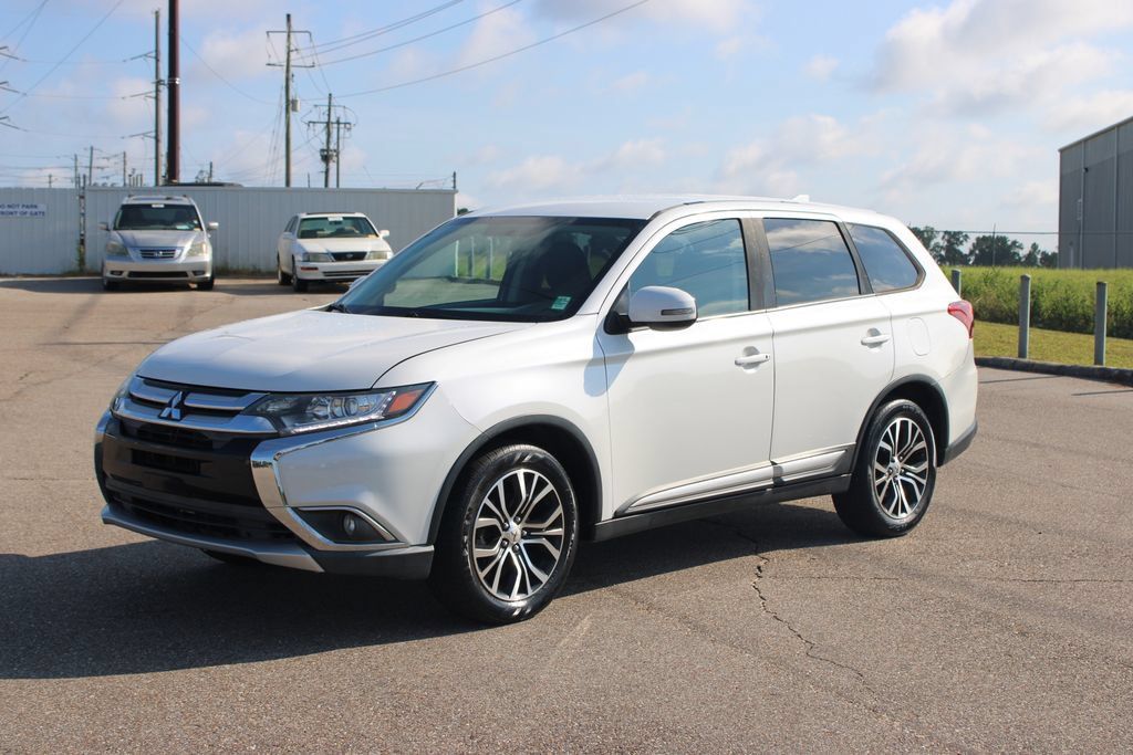 Used 2018 Mitsubishi Outlander SE FWD image 2