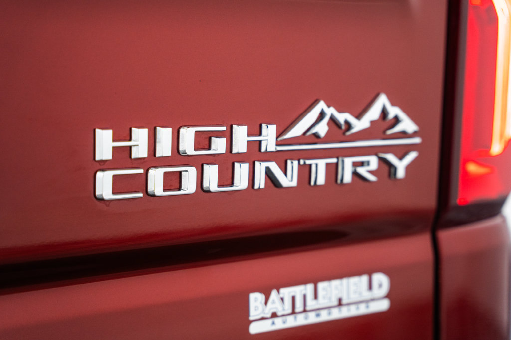 Used 2021 Chevrolet Silverado 1500 High Country w/ Technology Package AWD/4WD image 10