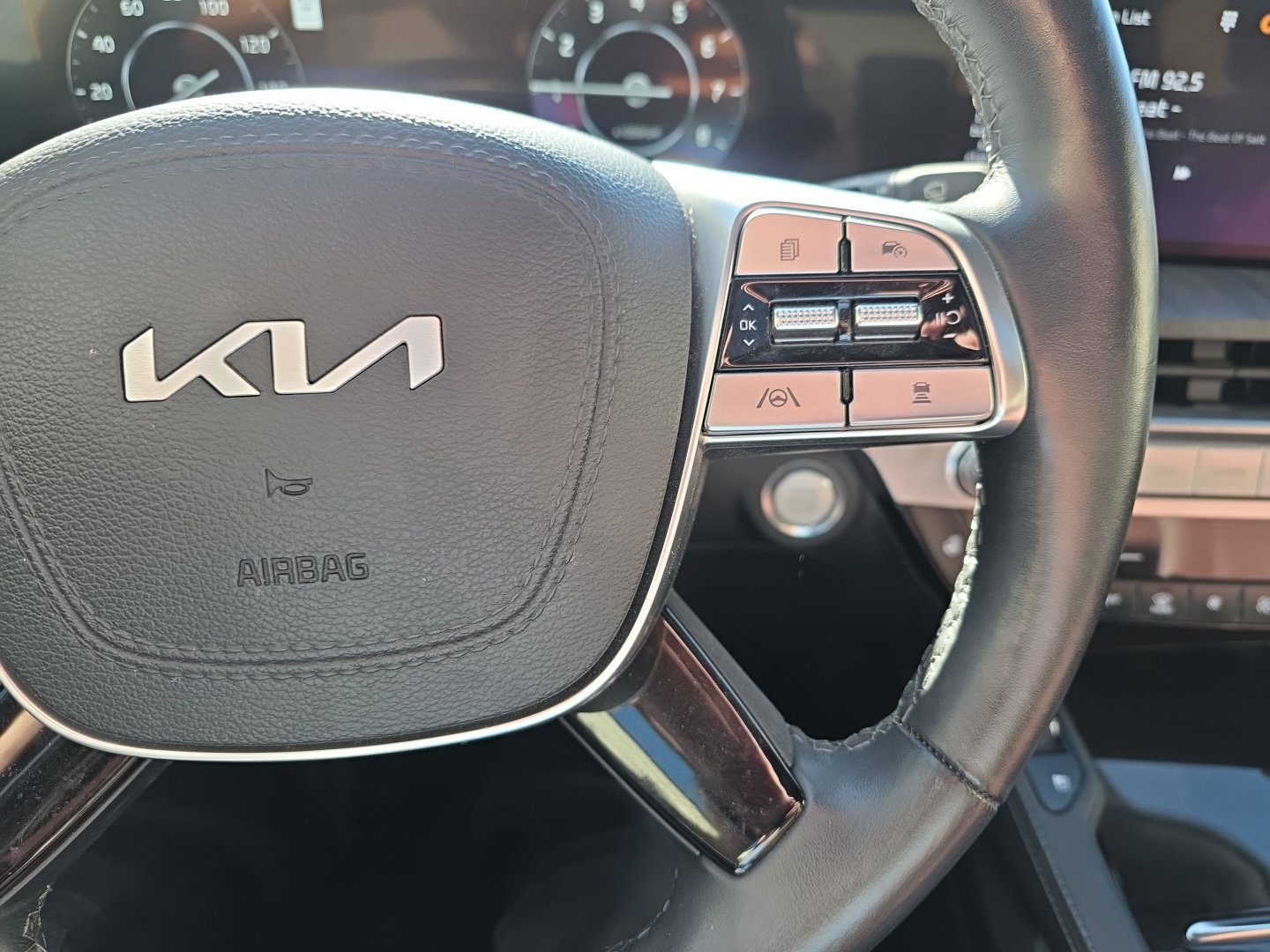 Used 2024 Kia Telluride SX Prestige w/ Towing Package AWD/4WD image 11