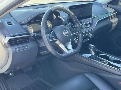 Used 2023 Nissan Altima 2.5 SR w/ SR Premium Package image 12