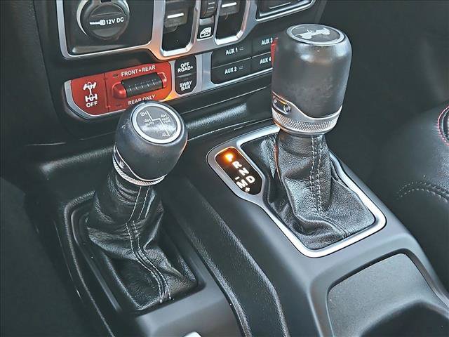 Used 2025 Jeep Wrangler Unlimited Rubicon AWD/4WD image 17