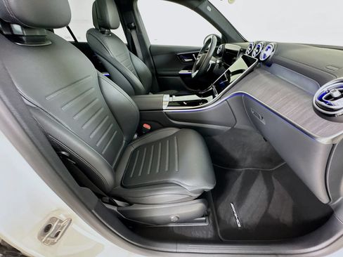 Used 2025 Mercedes-Benz GLC 300 image 31