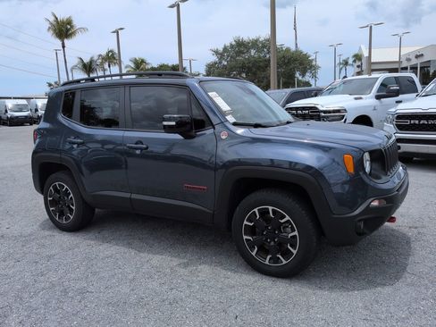 Used 2023 Jeep Renegade Trailhawk w/ Trailer Tow Group AWD/4WD image 2