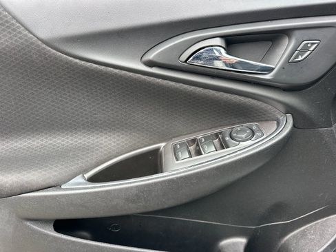 Used 2017 Chevrolet Malibu LT image 11