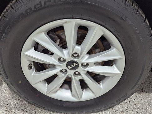 Used 2020 Kia Sorento LX image 9