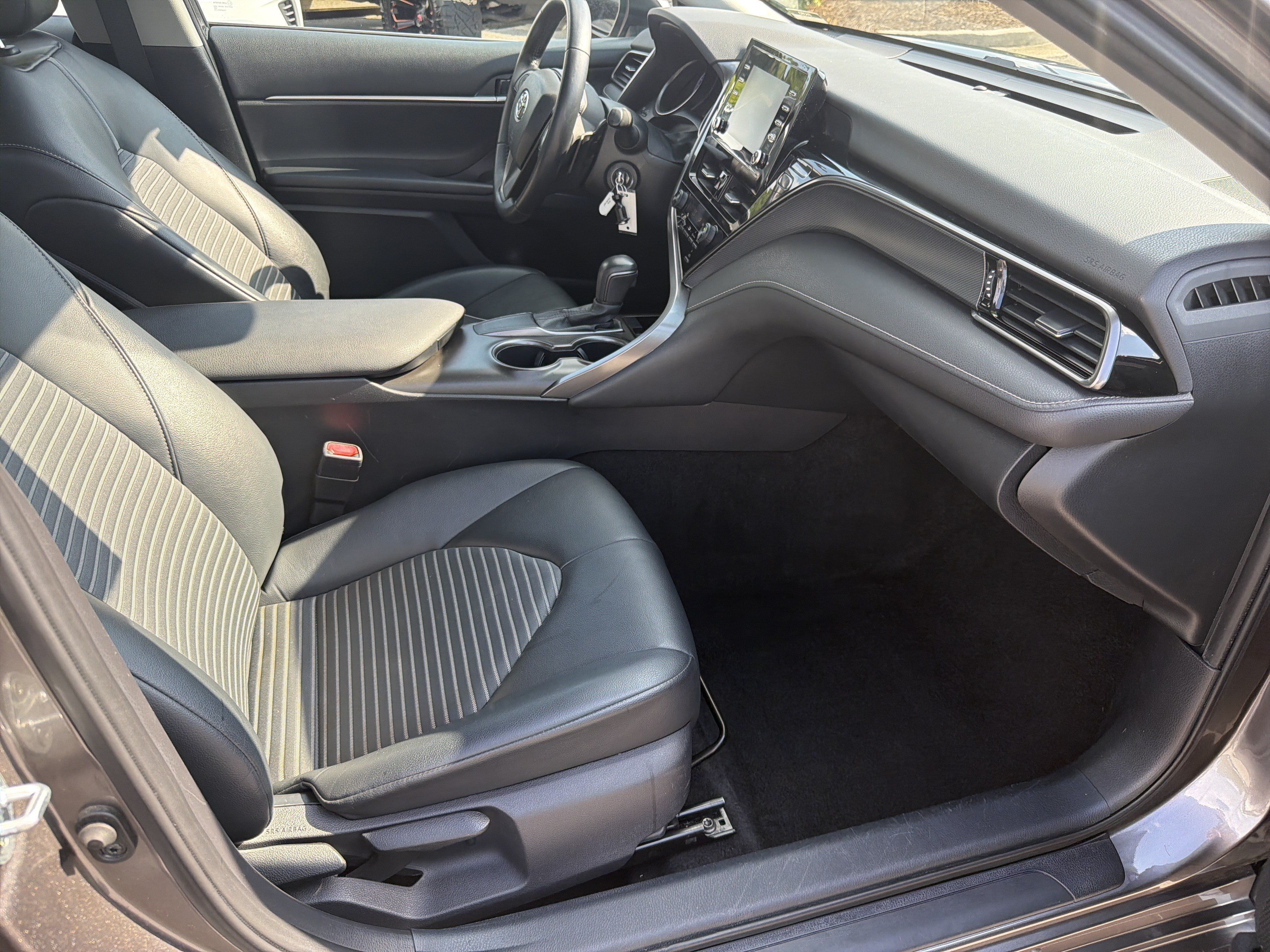 Used 2021 Toyota Camry SE FWD image 25