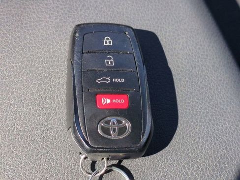 Used 2025 Toyota Camry SE image 29