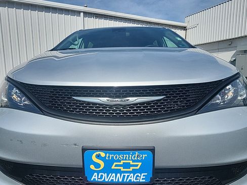 Used 2023 Chrysler Voyager LX FWD image 14