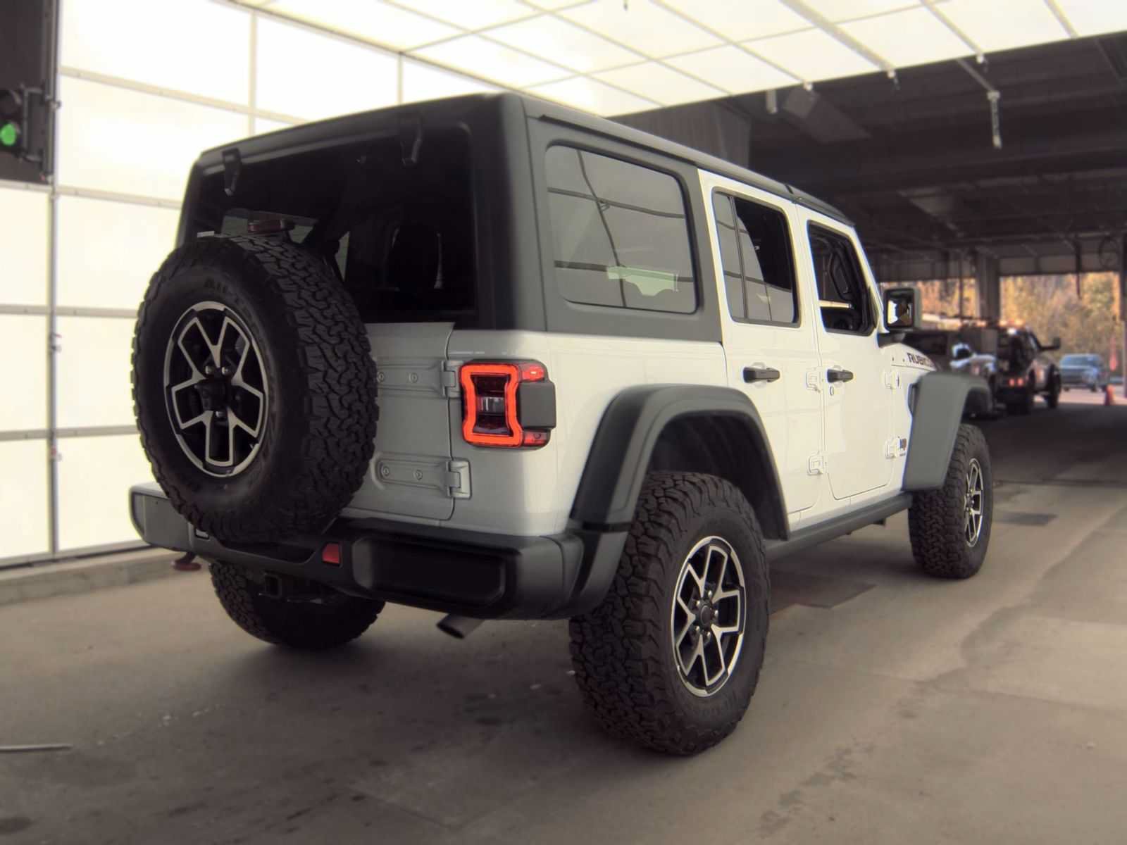 Used 2026 Jeep Wrangler Unlimited Rubicon AWD/4WD image 5