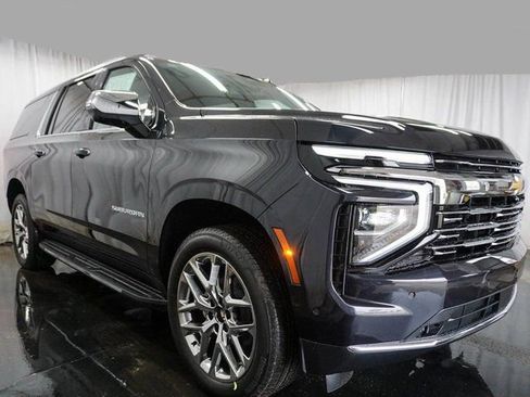 New 2026 Chevrolet Suburban Premier image 2