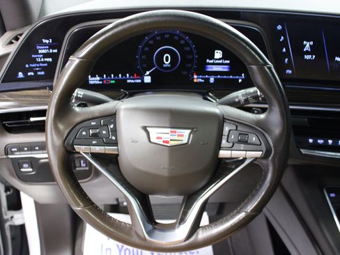 Used 2021 Cadillac Escalade Premium Luxury AWD/4WD image 19