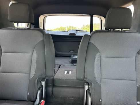 Used 2023 Chevrolet Traverse LT FWD image 14