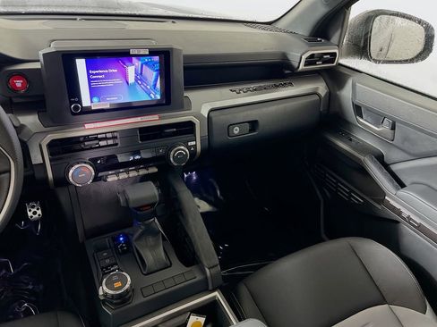 Certified 2025 Toyota Tacoma TRD Sport AWD/4WD image 21