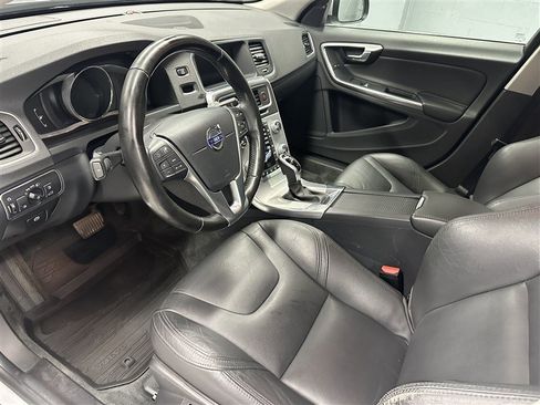 Used 2018 Volvo S60 T5 Inscription Platinum FWD image 2