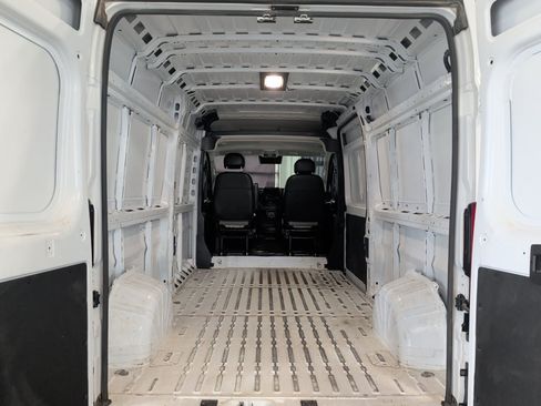 Used 2024 RAM ProMaster 2500 w/ Convenience Group FWD image 11