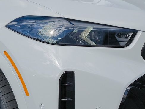 New 2026 BMW X6 xDrive40i w/ Premium Package image 8