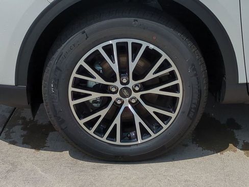 New 2025 Ford Escape SE image 11