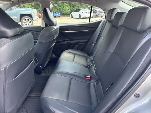 Used 2025 Toyota Camry XLE FWD image 13
