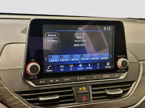 Used 2025 Nissan Altima 2.5 SV FWD image 21