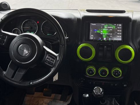 Used 2014 Jeep Wrangler Sahara w/ Connectivity Group AWD/4WD image 10