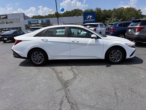 Used 2025 Hyundai Elantra Hybrid FWD image 8