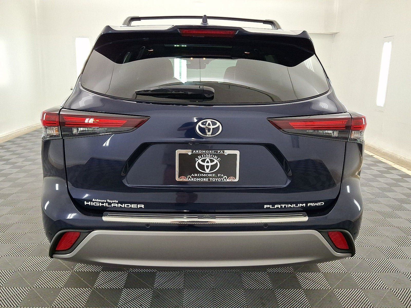 Used 2024 Toyota Highlander Platinum AWD/4WD image 15