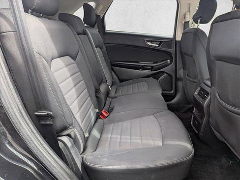 Used 2017 Ford Edge SE image 19
