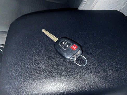 Used 2019 Toyota Tacoma SR5 image 36