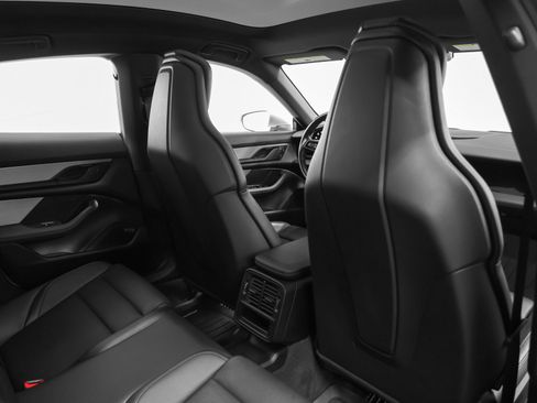 Used 2023 Porsche Taycan image 28